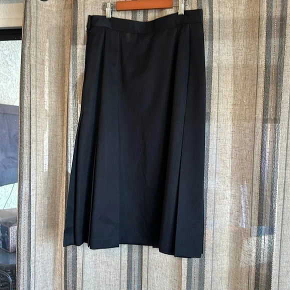 Harve Benard by Behard Holtzman classic black skirt - Picture 7 of 7